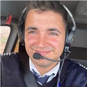 Instructor de vuelo imparte clases ATPL, PPL y simulador