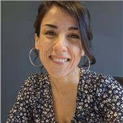 Professeurs particulier donne cours de français à des étudiants étrangers, à distance