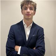 Soy un estudiante de 19 años del grado de física, llevo dando clases un año y puedo impartirlas online