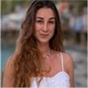 Offro lezioni di italiano (elementari). Ho lavorato come babysitter, animatrice e aiuto compiti ad un ragazzo con disabilità