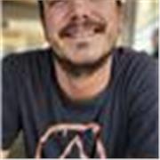 Profesor titulado ofrece clases a alumnos de primaria