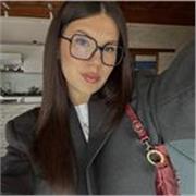 Studentessa al secondo anno di università, facoltà di tossicologia