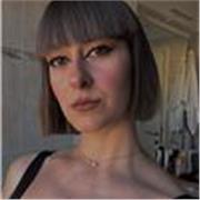 Studentessa universitaria con diploma di liceo linguistico, certificazione IELTS con C1 ed erasmus in Inghilterra 