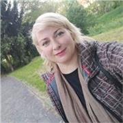 A specialist with extensive experience in teaching online and offline