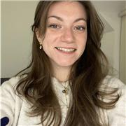 Étudiante en Master en Droit International, je propose des cours de français et d'anglais pour le niveau primaire et collège.