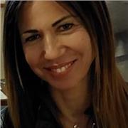 Laureata in giurisprudenza, avvocato offre la sua esperienza come base per imparare il diritto.