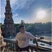 Graduado en el doble grado de Periodismo e Información y Documentación
