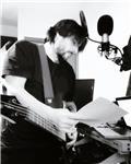 Insegno teoria musicale moderna pop-rock-blues, tecnica per pianoforte sintetizzatori, basso, voce, composizione e arrangiamento di brani musicali anche a band