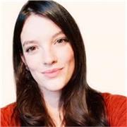 Insegnante di inglese, qualificata e plurilingue, con anni di esperienza, offre lezioni online efficaci e personalizzate