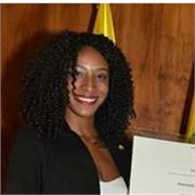 Profesora de ingles para adultos con un enfoque dinamico y participativo.