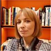 Licenciada en Filología Inglesa y traductora de inglés a español, enseña inglés de forma fácil y sencilla
