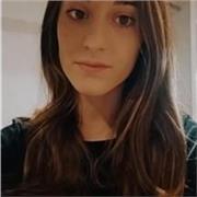 Studentessa universitaria offre lezioni, soprattutto di italiano, a Firenze e dintorni.