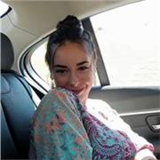 Profesora que imparte clases a niños de todas las edades