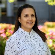 Profesora titulada en Contabilidad y Auditoría, con más de 10 años de experiencia en el área financiera. Clases online.