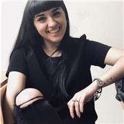 Insegnante di inglese disponibile ad impartire lezioni di qualsiasi materia ad alunni di scuole primarie e secondarie, da remoto