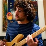 Diplomato in Basso Jazz al Conservatorio offre lezioni individuali di basso elettrico a Bologna