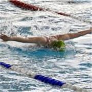 Profesora titulada de natación y nadadora profesional de élite