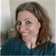 Professeure d'arts appliqués: art, design, illustrations, dessin, vidéo.