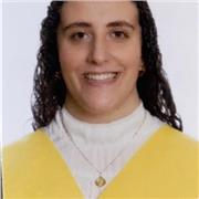 Joven estudiante de enfermería en segundo curso del grado universitario, con titulación en bachillerato de ciencias de la salud