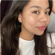 Estudiante de Grado superior que imparte clase a niños de primaria