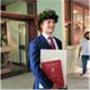 Lezioni di diritto chiare e efficaci per superiori e universitari con un praticante avvocato
