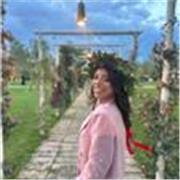 Laureanda in filologia classica impartisce lezioni di greco, latino e italiano. Ma anche storia e geografia per le medie