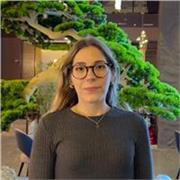 Maestra titulada con más de 5 años de experiencia enseñando inglés y español, así como dando clases de refuerzo escolar.