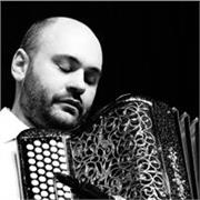 Professeur de musique D.E donne cours de piano et d’accordéon débutant ( partir de 5 ans ), confirmé et supérieur. Cours à domicile et/ou a mon domicile