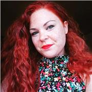 Profesora graduada en historia, con certificado de idioma en inglés y con titulación en psicopedagogía.