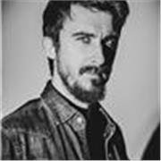 Erfahrener Singer-Songwriter und Musikpädagoge unterrichtet Gitarre online für alle Levels mit individueller Methodik
(Hervorhebt 