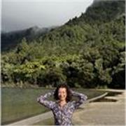 Formación teatral y profesorado de Literatura, amante de las letras, con ganas de compartir mis conocimientos a niños y niñas