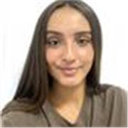 Actualmente curso el cuarto curso  el grado en Educación Primaria en Huelva, especializada en pedagogía terapéutica.