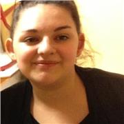 Etudiante qui peut aider des élèves