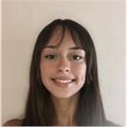 Estudiante universitaria imparte clases hasta bachillerato