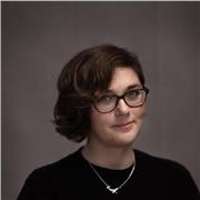 Deutsch-Tutorin, die Mittel- und Oberstufenschüler*innen unterrichtet