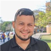 Profesor con amplia trayectoria en las comunicaciones y el periodismo. Más de 7 años de experiencia en el área de la comunicación institucional y en periodismo de televisión y prensa. Conocimientos en protocolo, presentación de eventos y expresión oral y