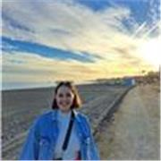 Profesora de inglés con años de experiencia en clases tanto para adolescentes como para adultos