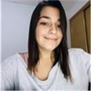 Profesora de español que imparte clases a niños