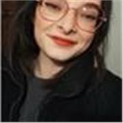 Studentessa universitaria offre lezioni di lingua e letteratura francese