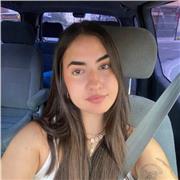 Profesora de biología, centrada en edades de hasta 16 años.
