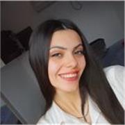 Profesora de inglés inicial para personas con ganas empezar a estudiar el idioma