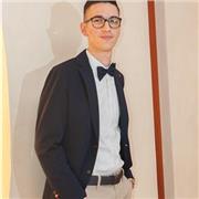 Impartisce lezioni della lingua Italiana per tutti gli studenti Italiani e non. (anche stranieri)