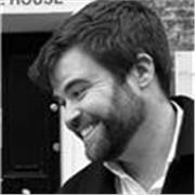 Profesor titulado de inglés y con más de seis años de experiencia en Dublín, Irlanda. 