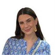 Profesora de Inglés imparte clases participativas para niños de primaria y ESO