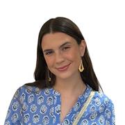 Profesora de Inglés imparte clases participativas para niños de primaria y ESO