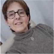 Maestra de educación primaria titulada en Uruguay. Con 23 años de experiencia docente. 