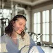 Friendly Personal Trainer offering online fitness coaching and strength training lessons for adults in the UK.