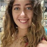 Soy una estudiante universitaria, muy motivada para dar clases y con experiencia con niños y conocimientos en muchas materias