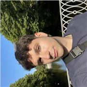 Soy una persona extrovertida, con grandes  aptitudes sociales y con gran habilidad para gestionar y solucionar problemas.