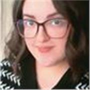 Profesora de Lenguaje dicta clase a niñas y niños de todas las edades